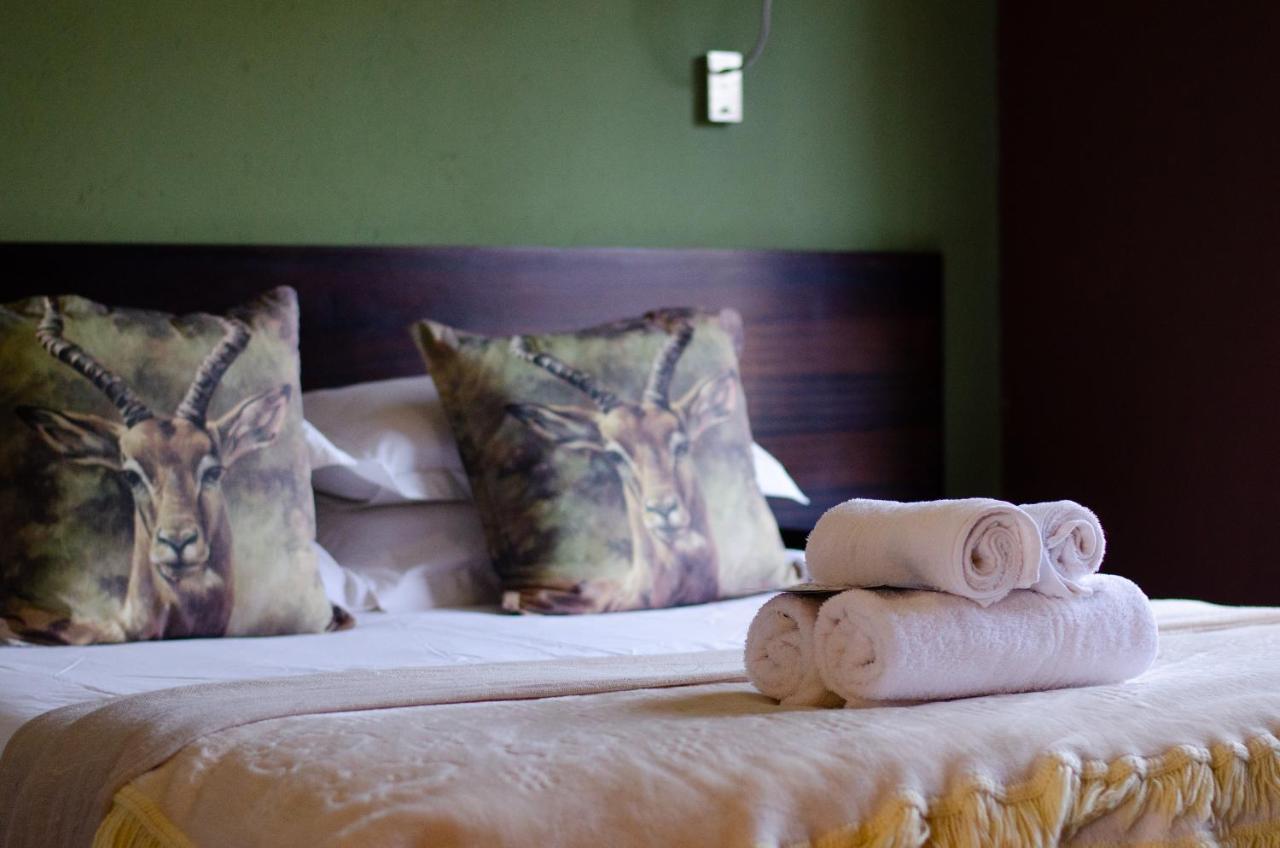 Desert Dew Guest House Hutchinson Esterno foto
