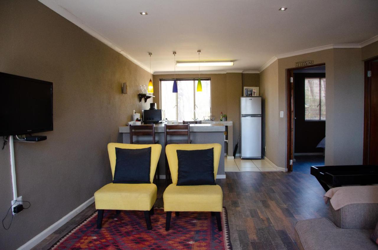 Desert Dew Guest House Hutchinson Esterno foto
