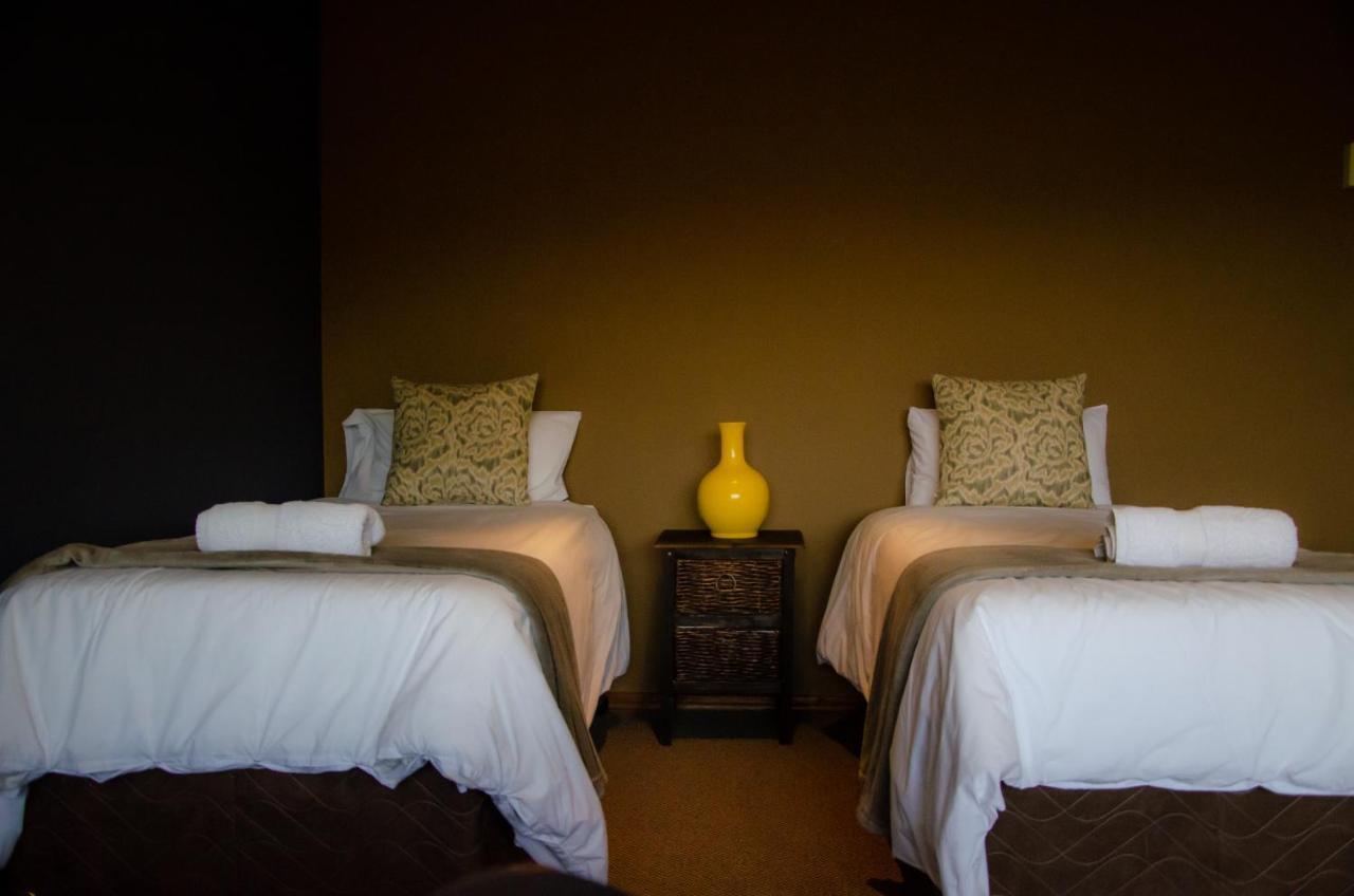 Desert Dew Guest House Hutchinson Esterno foto