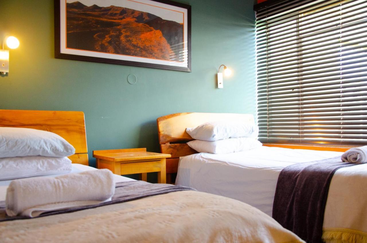 Desert Dew Guest House Hutchinson Esterno foto