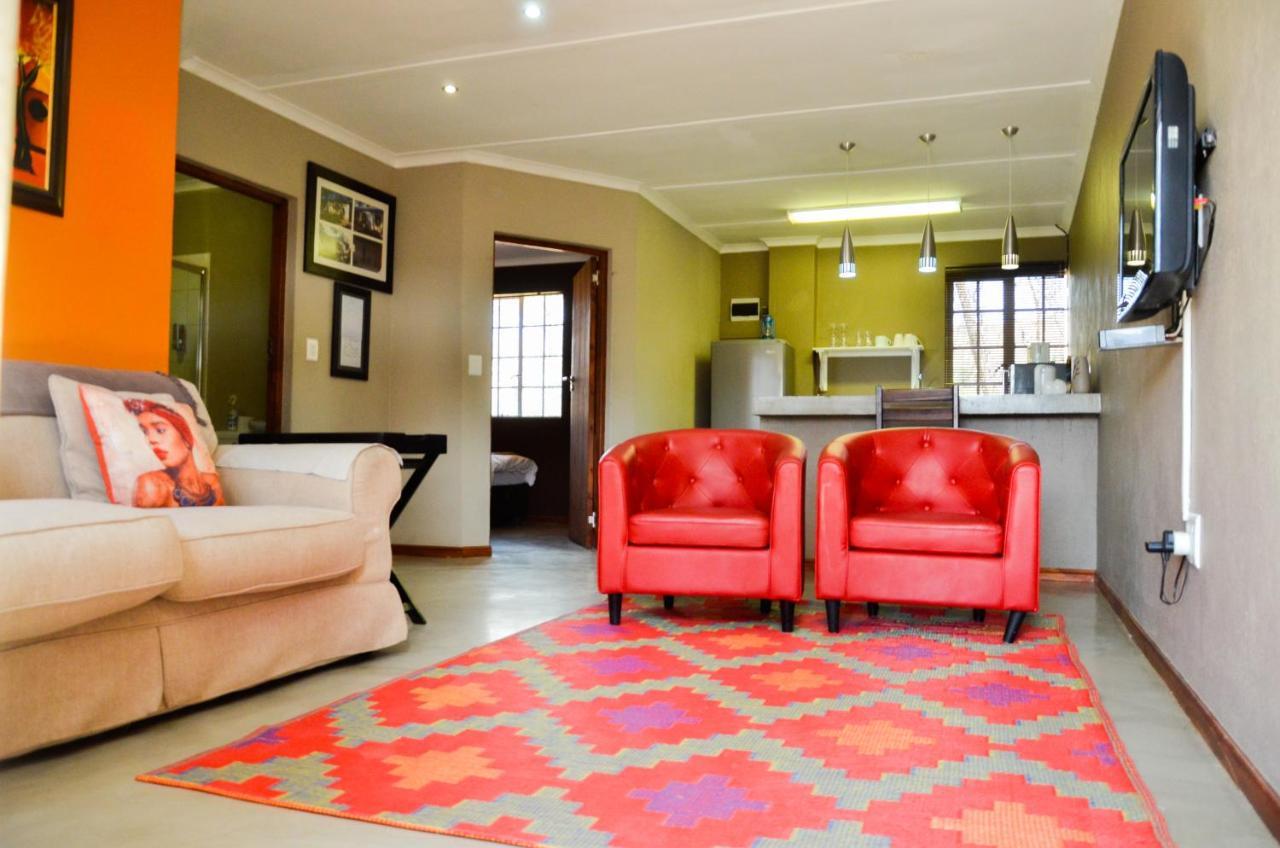 Desert Dew Guest House Hutchinson Esterno foto