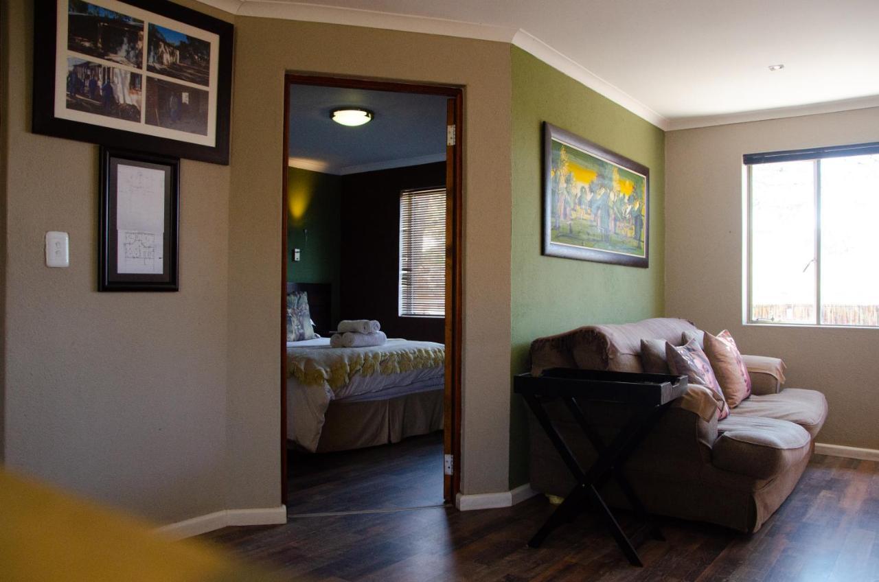 Desert Dew Guest House Hutchinson Esterno foto